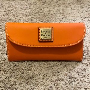 Dooney & Bourke Continental Clutch pumpkin orange